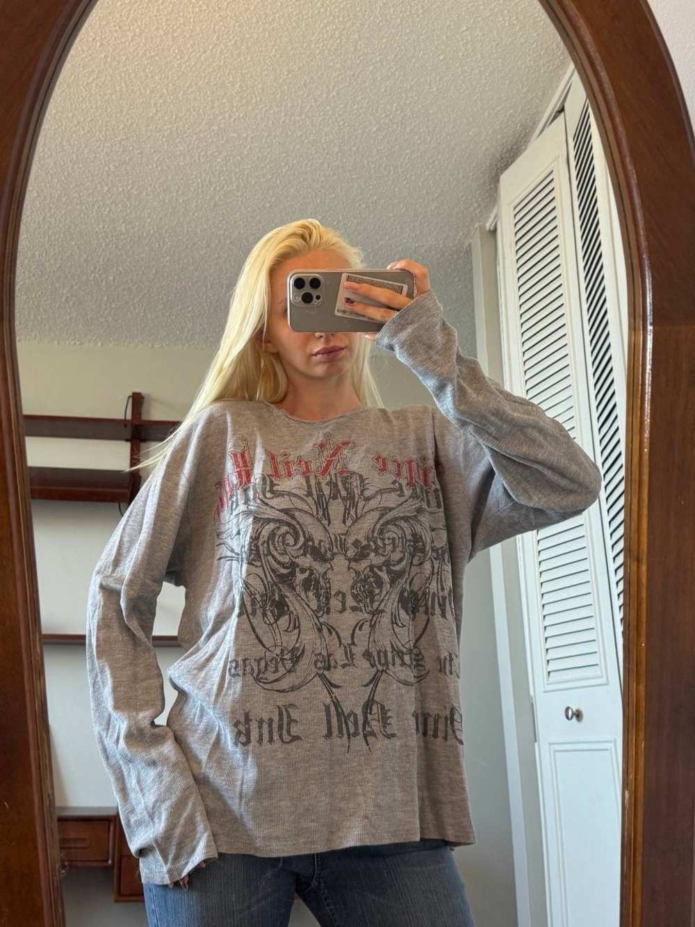 Vintage Gray Long-Sleeve Graphic Tee with Gothic Print